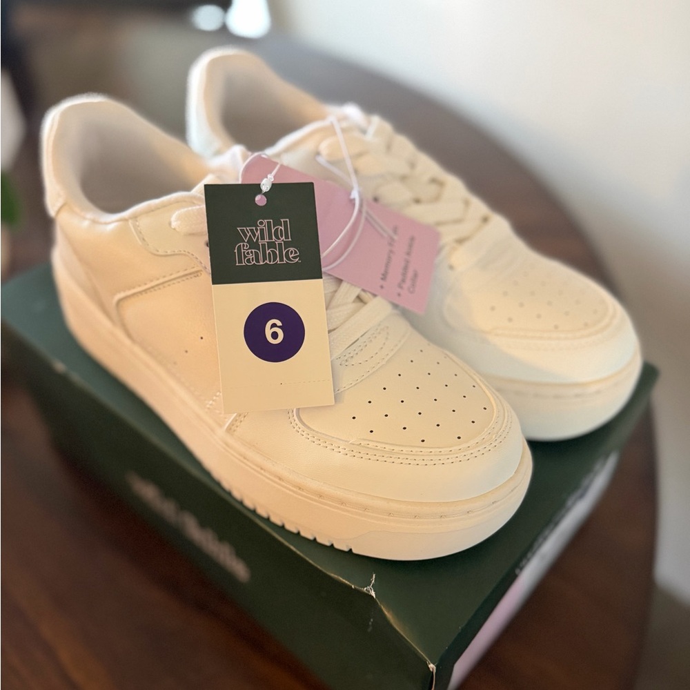 Wild Fable Cream White Low-Top Sneakers